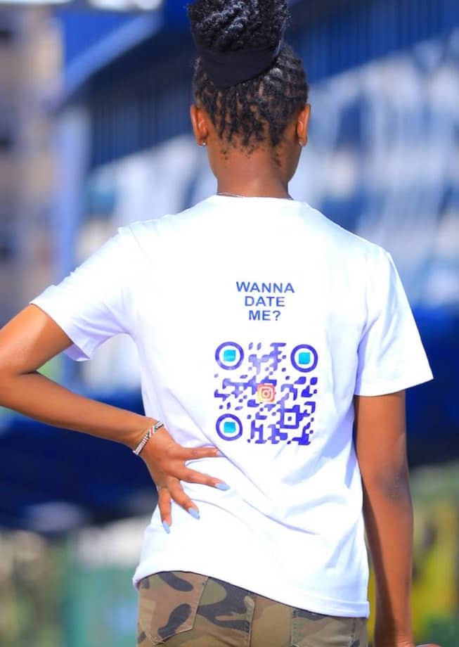 Women’s T-Shirt: “Connecti-Tee Chic”