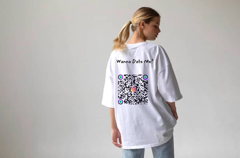 Women’s T-Shirt: Connecti-Tee Chic